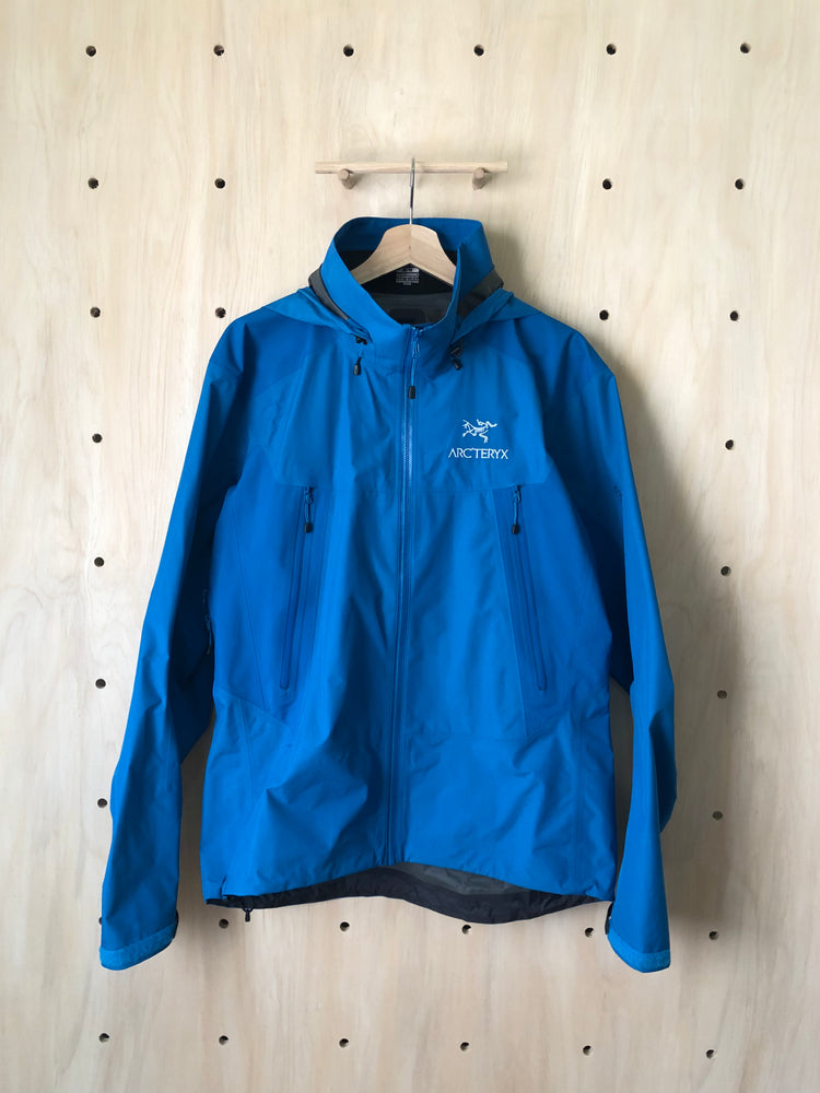 '16 Beta LT Hybrid Jacket Macaw (M)