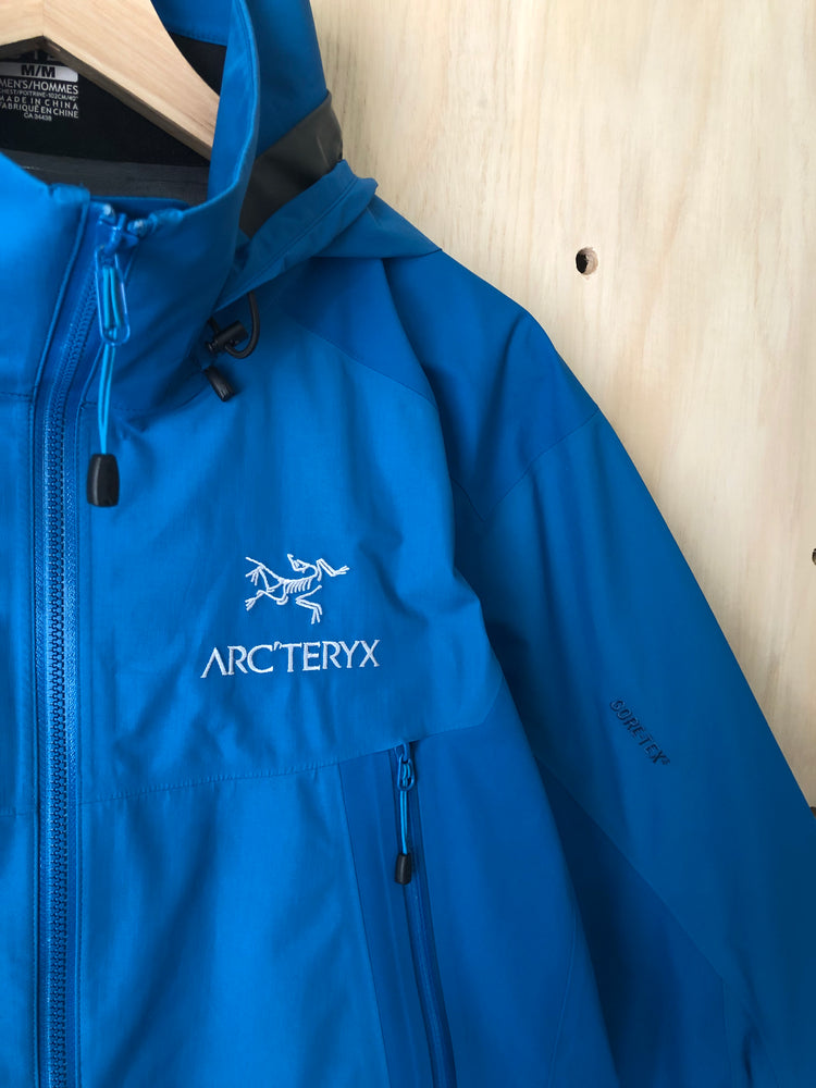 '16 Beta LT Hybrid Jacket Macaw (M)