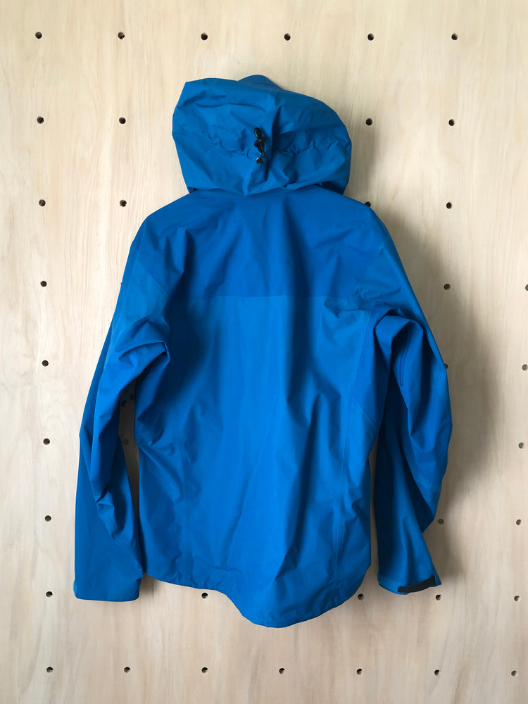 '16 Beta LT Hybrid Jacket Macaw (M)